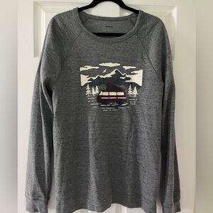 Gray Long Sleeve Mountain Graphic Thermal